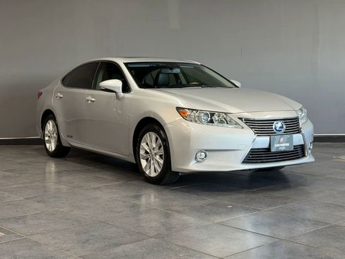 Used 2014 Lexus ES 300h w/ Luxury Package w/Bamboo Trim FWD image 4
