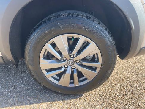 Certified 2025 Nissan Pathfinder SV FWD image 17