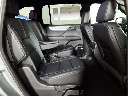 New 2026 GMC Acadia Elevation image 11