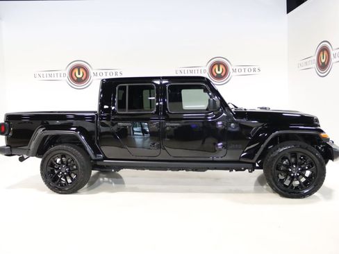 Used 2024 Jeep Gladiator Sport AWD/4WD image 31