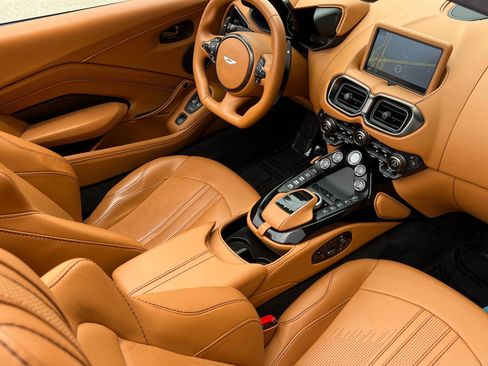 Used 2023 Aston Martin V8 Vantage Roadster RWD image 18