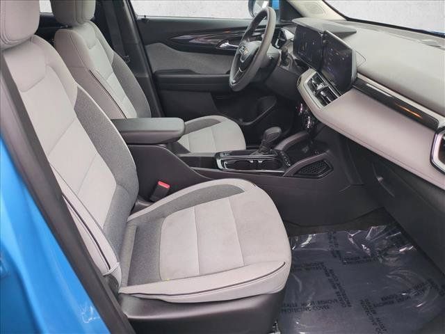 Used 2025 Chevrolet TrailBlazer LT AWD/4WD image 19