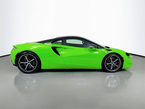Used 2025 McLaren Artura Performance image 8