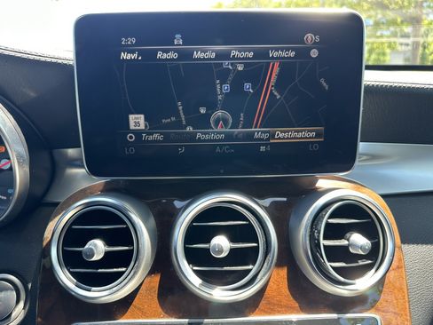 Used 2019 Mercedes-Benz GLC 350e 4MATIC image 24