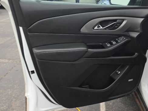 Used 2023 Chevrolet Traverse LT w/ LT Premium Package image 16