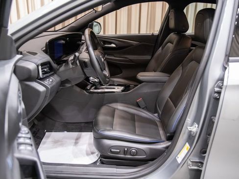 Used 2025 Buick Envista Sport Touring w/ Convenience I Package FWD image 10