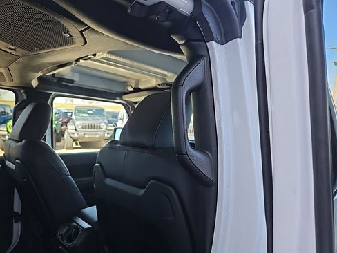 New 2026 Jeep Gladiator Sahara image 82