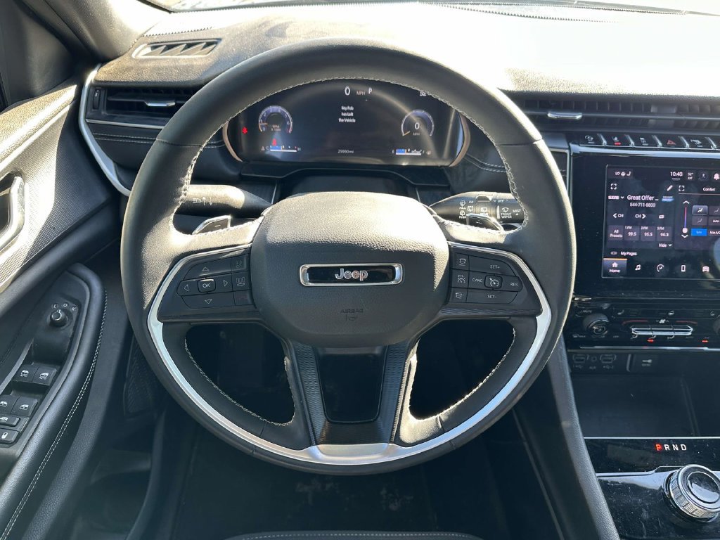 Used 2025 Jeep Grand Cherokee Laredo w/ Luxury Tech Group I AWD/4WD image 15