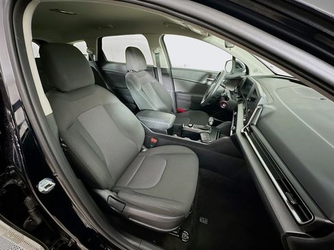 Used 2025 Kia Sportage LX image 28