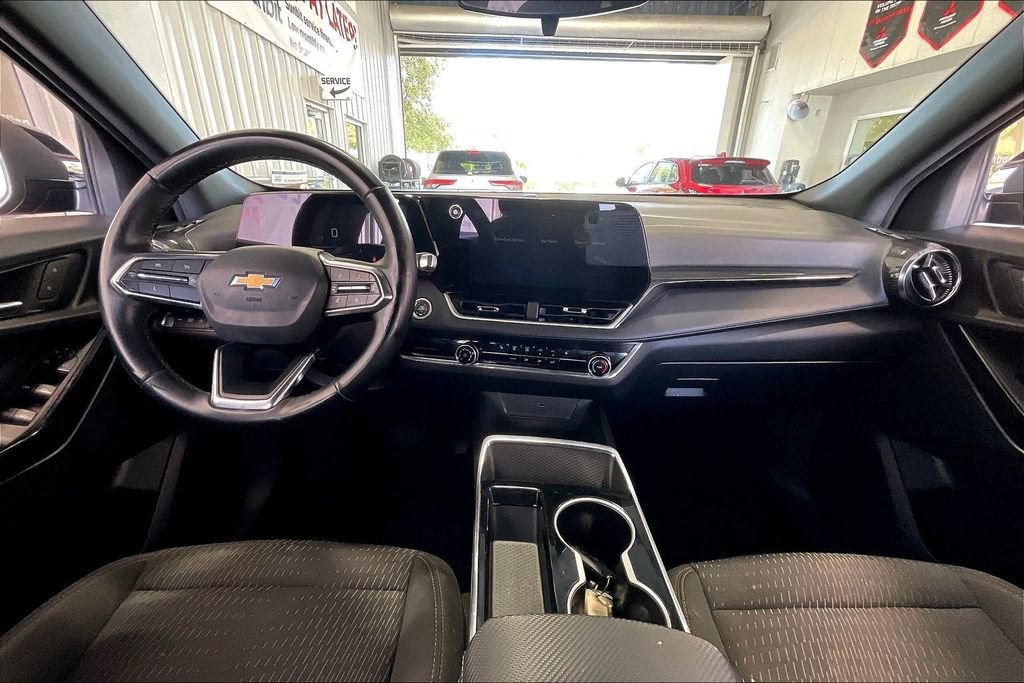 Used 2025 Chevrolet Equinox LT AWD/4WD image 6