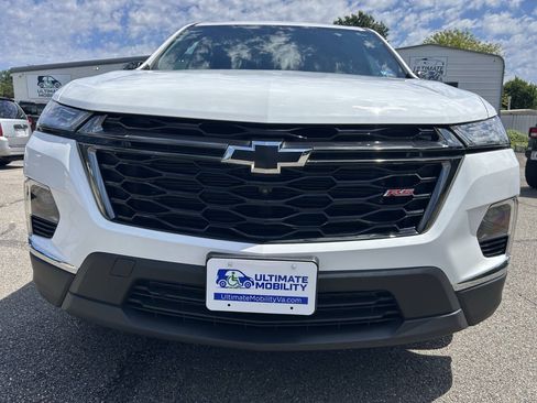 Used 2023 Chevrolet Traverse RS FWD image 13