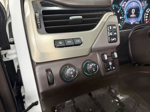 Used 2018 GMC Yukon XL Denali w/ Denali Ultimate Package AWD/4WD image 26