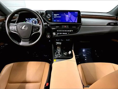 Used 2025 Lexus ES 300h w/ Premium Package image 15