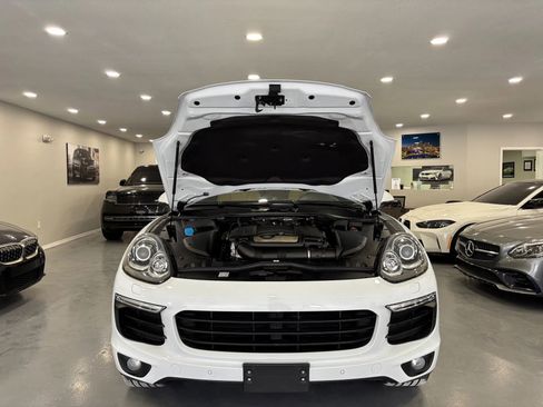 Used 2017 Porsche Cayenne Platinum Edition w/ Premium Package (PJV) image 49