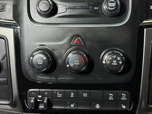 Used 2018 RAM 2500 Big Horn w/ Sport Appearance Group AWD/4WD image 31