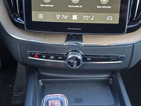 New 2026 Volvo XC60 B5 Plus w/ Climate Package AWD/4WD image 18