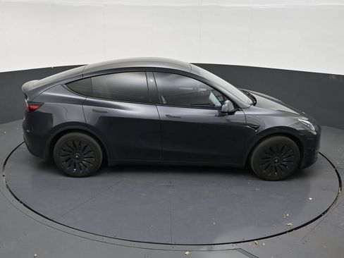 Used 2024 Tesla Model Y Long Range AWD/4WD image 16