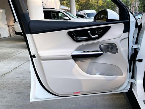 Used 2025 Mercedes-Benz GLC 350e 4MATIC image 22