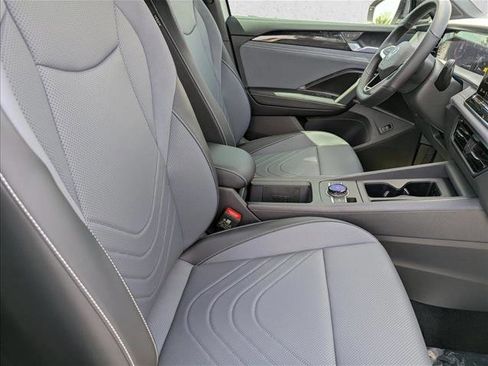 New 2026 Volkswagen Tiguan SE R-Line FWD image 26