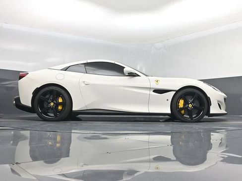 Used 2020 Ferrari Portofino RWD image 16