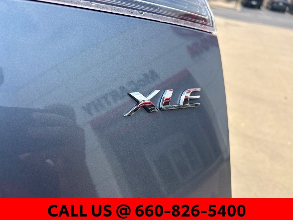 Used 2026 Toyota Corolla Cross XLE FWD image 11