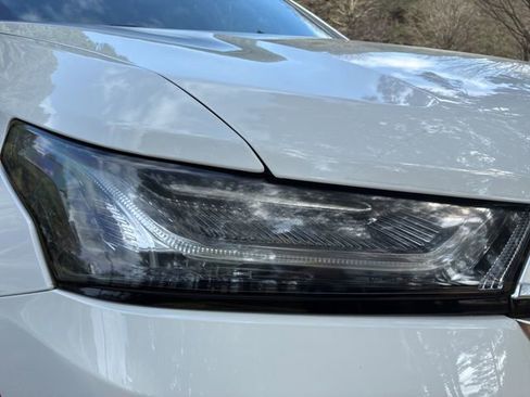 Used 2023 Chevrolet Traverse Premier image 9