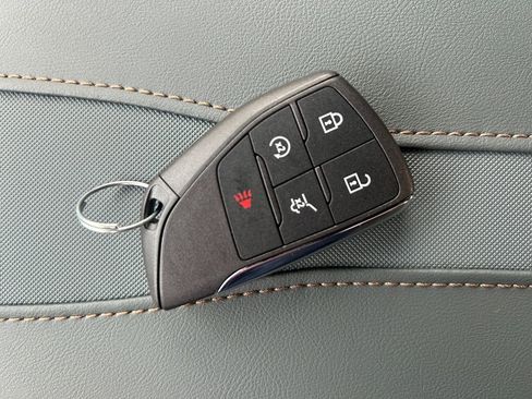 New 2026 GMC Acadia AT4 image 33