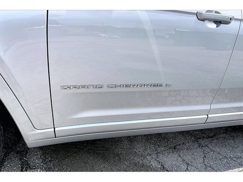 Certified 2024 Jeep Grand Cherokee L Overland w/ Trailer Tow Package AWD/4WD image 39