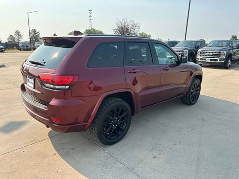 Used 2019 Jeep Grand Cherokee Altitude AWD/4WD image 34