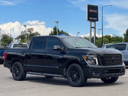 Used 2018 Nissan Titan XD AWD/4WD image 2