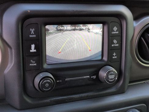 Used 2018 Jeep Wrangler Unlimited Sport AWD/4WD image 16