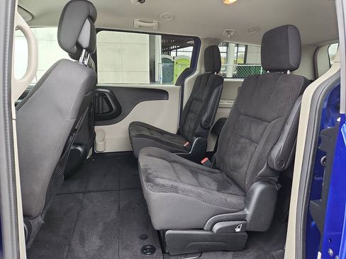 Used 2018 Dodge Grand Caravan SE w/ UConnect Hands-Free Group FWD image 6