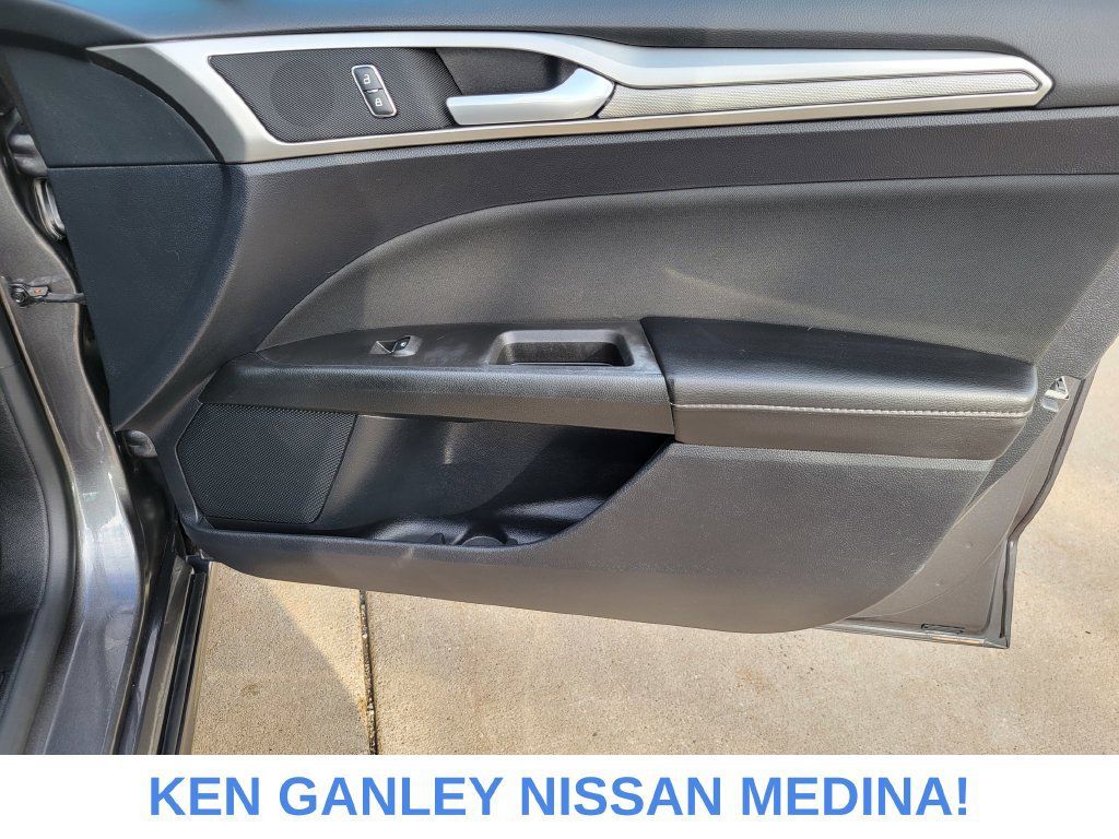Used 2020 Ford Fusion SE FWD image 50