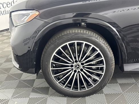 Used 2025 Mercedes-Benz GLC 300 4MATIC image 12