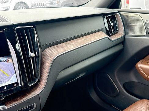 Used 2022 Volvo XC60 B5 Inscription w/ Advanced Package image 17