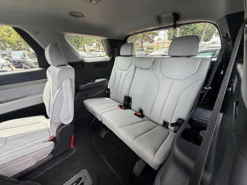 Used 2025 Hyundai Palisade SEL FWD image 24