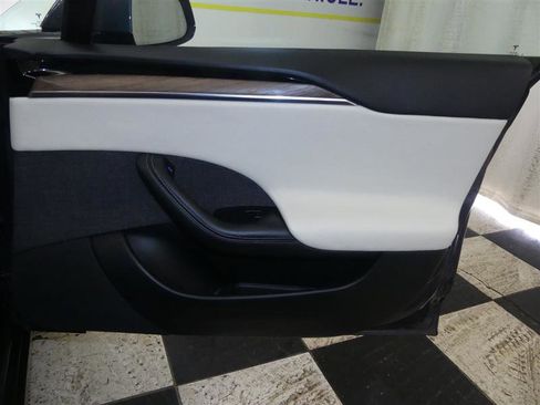 Used 2021 Tesla Model S Plaid image 25