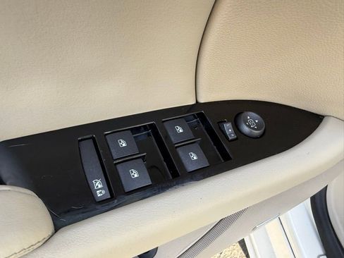 Used 2013 Cadillac XTS Premium image 24