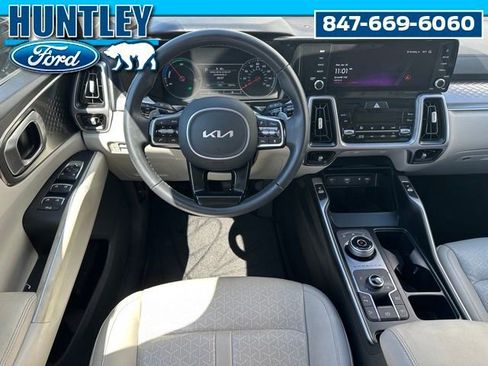 Used 2024 Kia Sorento EX AWD/4WD image 15