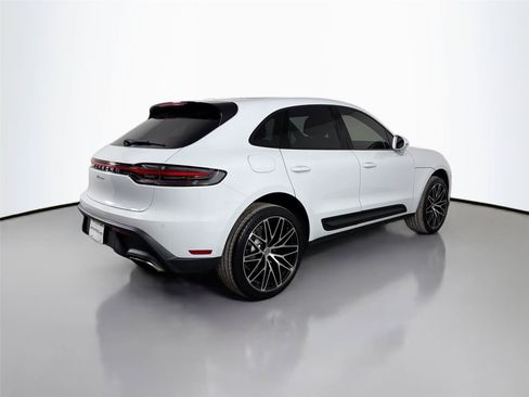 Certified 2026 Porsche Macan AWD/4WD image 7