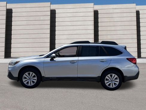 Used 2019 Subaru Outback 2.5i Premium AWD/4WD image 2