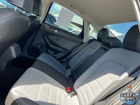 Used 2025 Volkswagen Jetta SE FWD image 41
