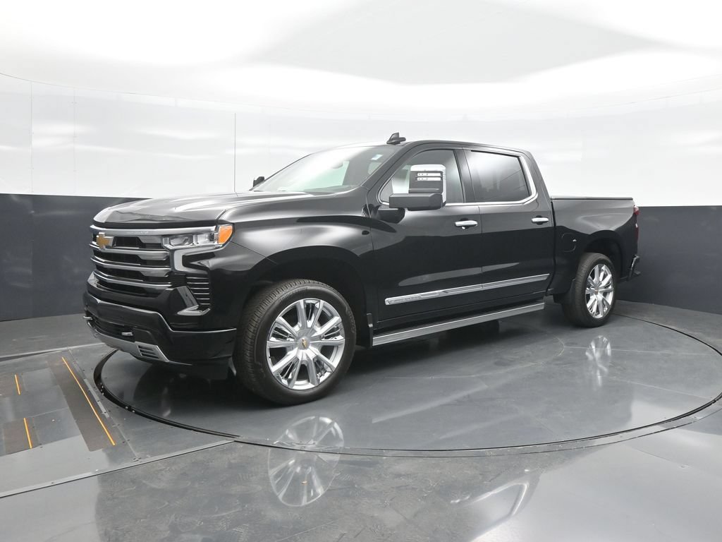 Used 2024 Chevrolet Silverado 1500 High Country w/ High Country Premium Package AWD/4WD image 3