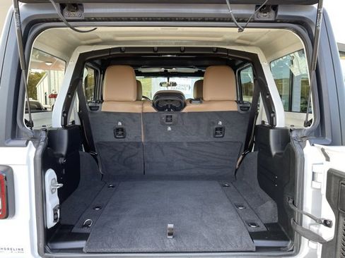 Used 2021 Jeep Wrangler Unlimited Rubicon w/ Cold Weather Group image 28