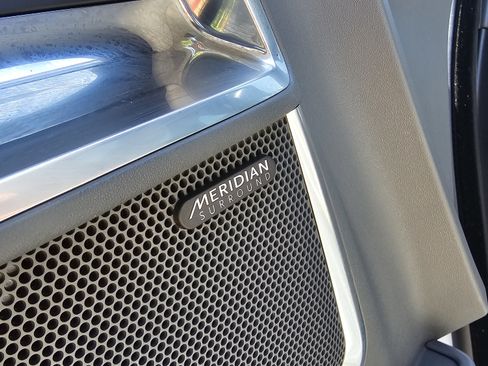 Used 2018 Jaguar E-PACE SE image 28