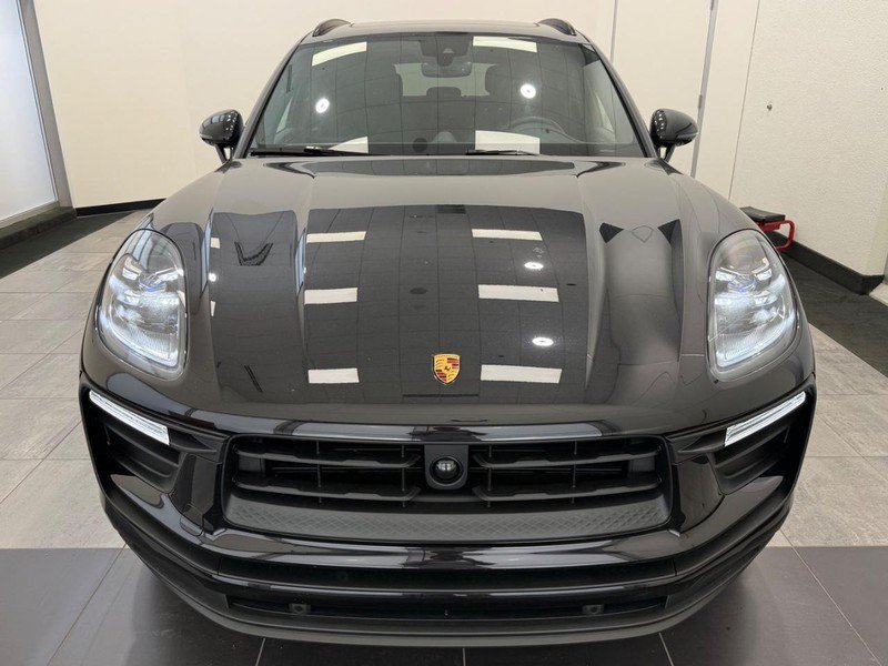 Used 2025 Porsche Macan AWD/4WD image 12