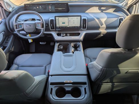 New 2025 Ford Expedition Active image 10