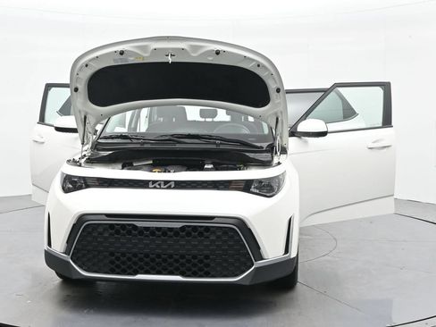 Used 2025 Kia Soul LX w/ LX Technology Package FWD image 41