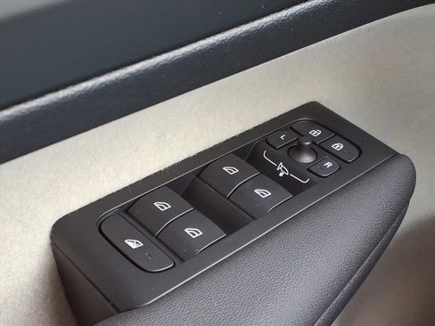 New 2026 Volvo XC40 B4 Plus w/ Climate Package image 21