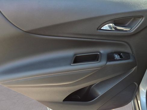 Used 2023 Chevrolet Equinox Premier AWD/4WD image 9